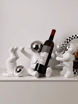 Mô hình phi hành gia phong cách sang trọng giá rượu vang đỏ sáng tạo trang trí tủ rượu trang trí phòng khách bàn ăn khay rượu
