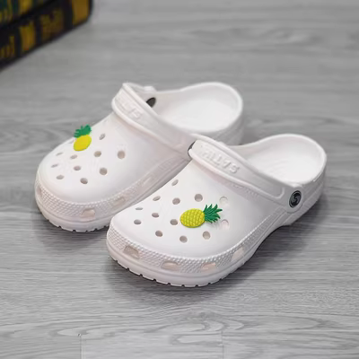 Phim hoạt hình mùa hè màu trắng Crocs nữ Baotou dép y tá bệnh viện dép phẳng chống trượt 41 cỡ lớn 42 cỡ