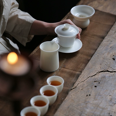 Lard trắng quý ông tách trà trắng Đức trà trắng đơn giản Kung Fu gốm lọc trà bộ phụ kiện trà rò rỉ - Trà sứ bộ ấm chén