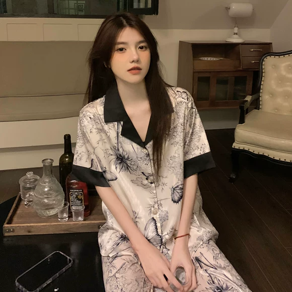 Đồ ngủ nữ mùa hè băng lụa ngắn tay quần nhà dịch vụ mô phỏng phần lụa mỏng Phiên bản Hàn Quốc của áo cổ chữ V gợi cảm hè hai mảnh - Bộ Pajama bộ đồ mặc nhà