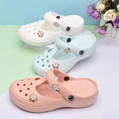 dép phòng lab Mùa hè bé gái Bao Đầu lỗ hai lớp xốp đi biển Dép đế dày chống trượt nữ sinh viên đế nhẹ rỗng dép và dép Dép phòng thí nghiệm