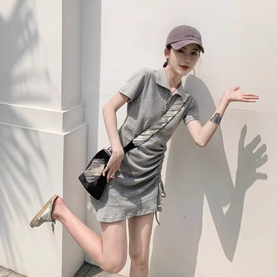 Châu Âu trạm 2019 phụ nữ mới của nhỏ tươi siêu cent minimalism retro cục Sen ngọt váy Bellflower - Váy eo cao váy body